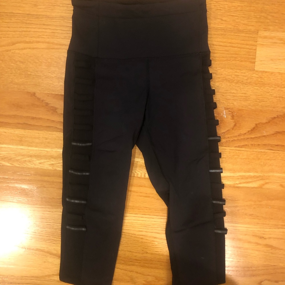 Like New Lululemon cropped leggings size 2